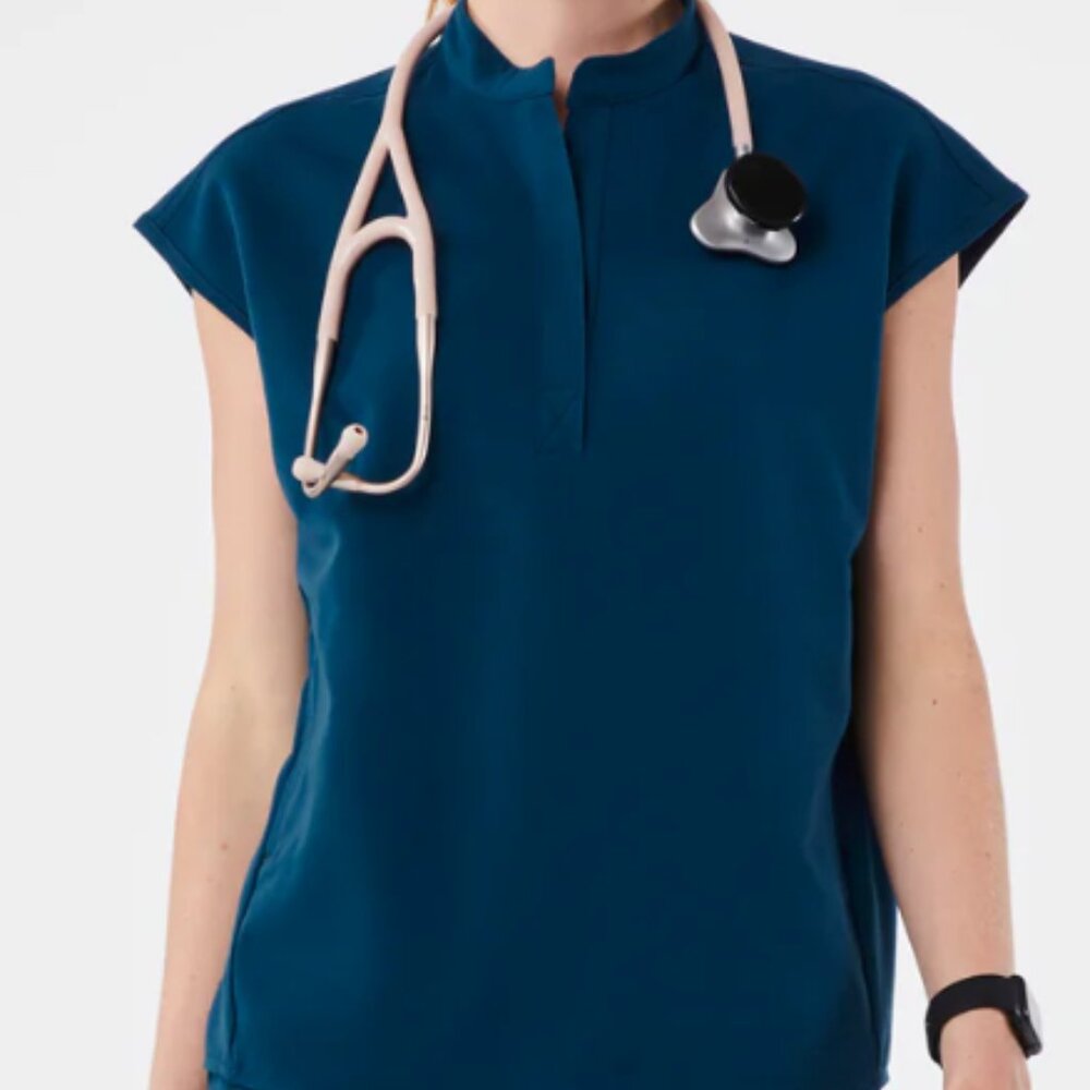 Deep Reef Rafaela Scrub Top in XS + Zamora High Waisted 2.0 Jogger in S